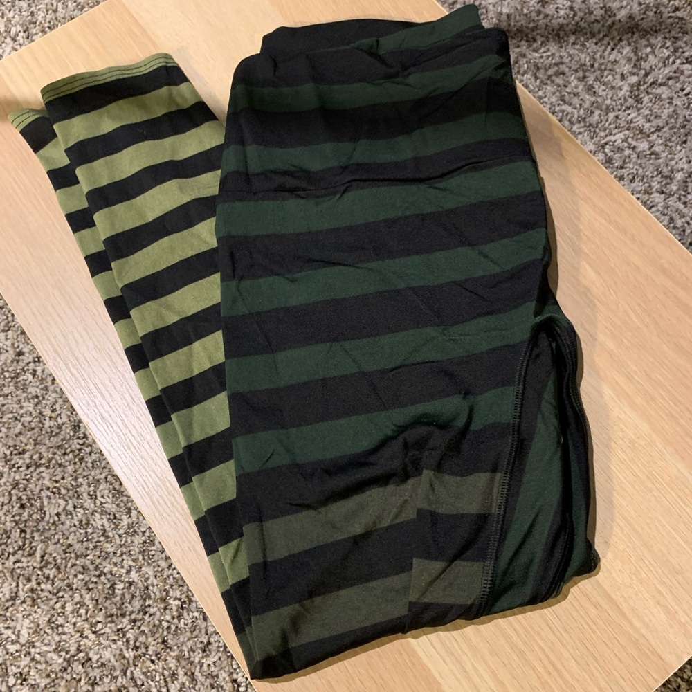 K-Deer leggings, size 2X, green gradient stripes